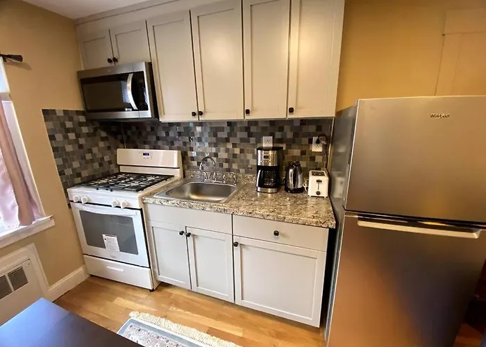 Cozy Boston Getaway Apartment! Free Parking