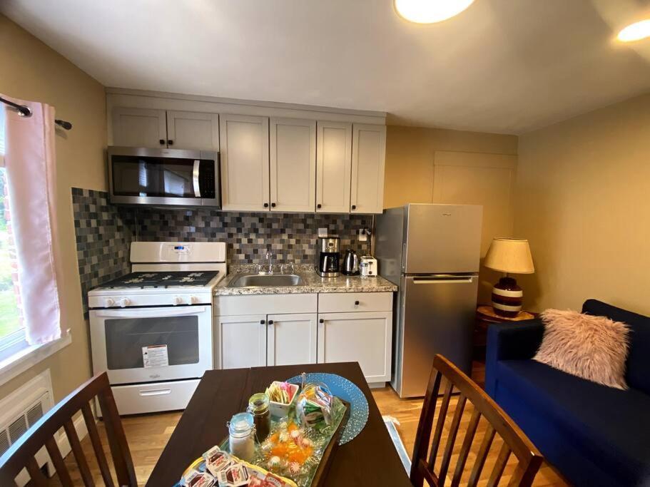 Cozy Getaway Apartment! Free Parking Appartement *