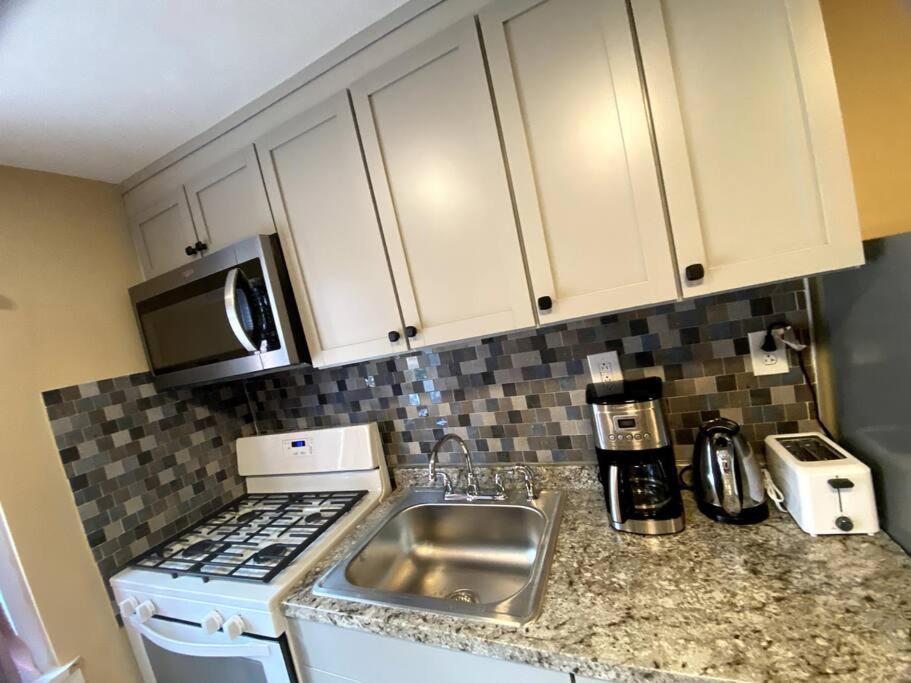 Cozy Getaway Apartment! Free Parking Appartement Boston